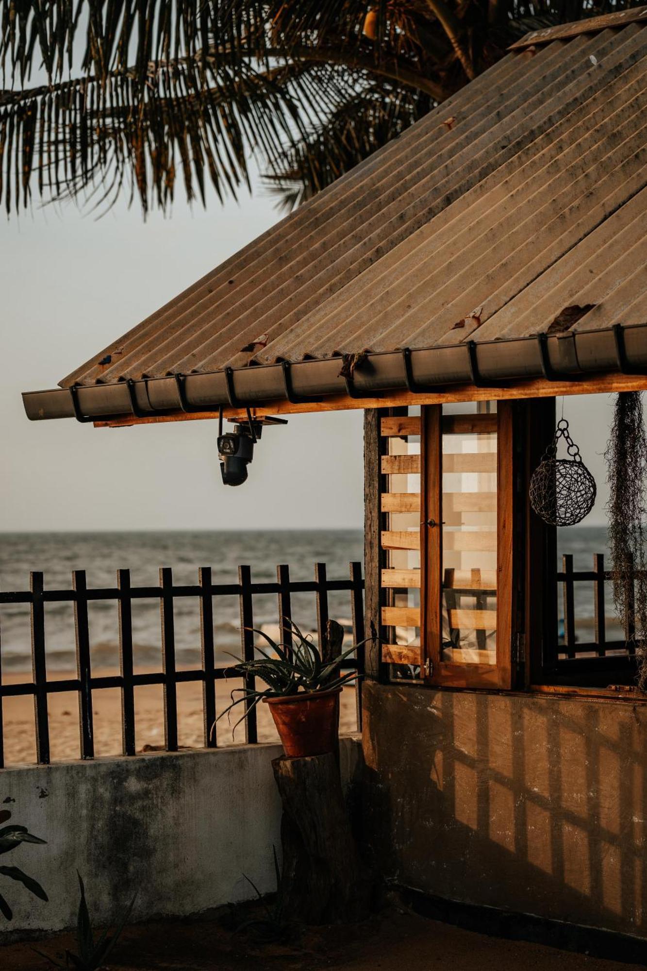 Winston Sea Front Villa Negombo Exterior photo