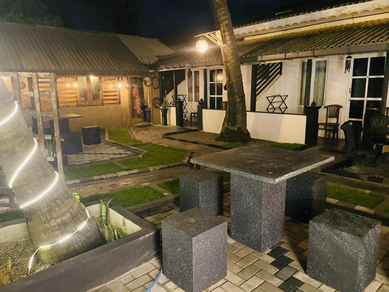Winston Sea Front Villa Negombo Exterior photo