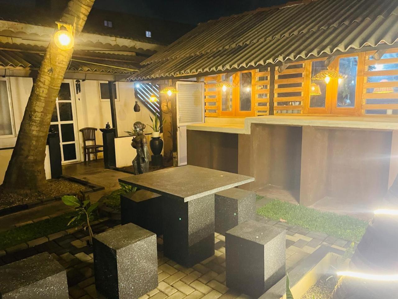 Winston Sea Front Villa Negombo Exterior photo
