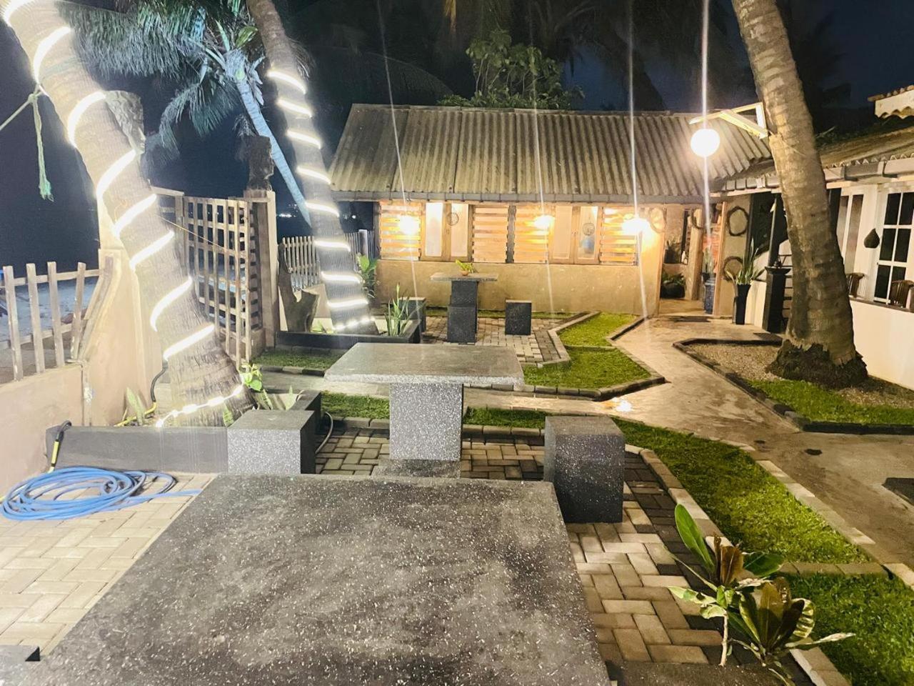 Winston Sea Front Villa Negombo Exterior photo