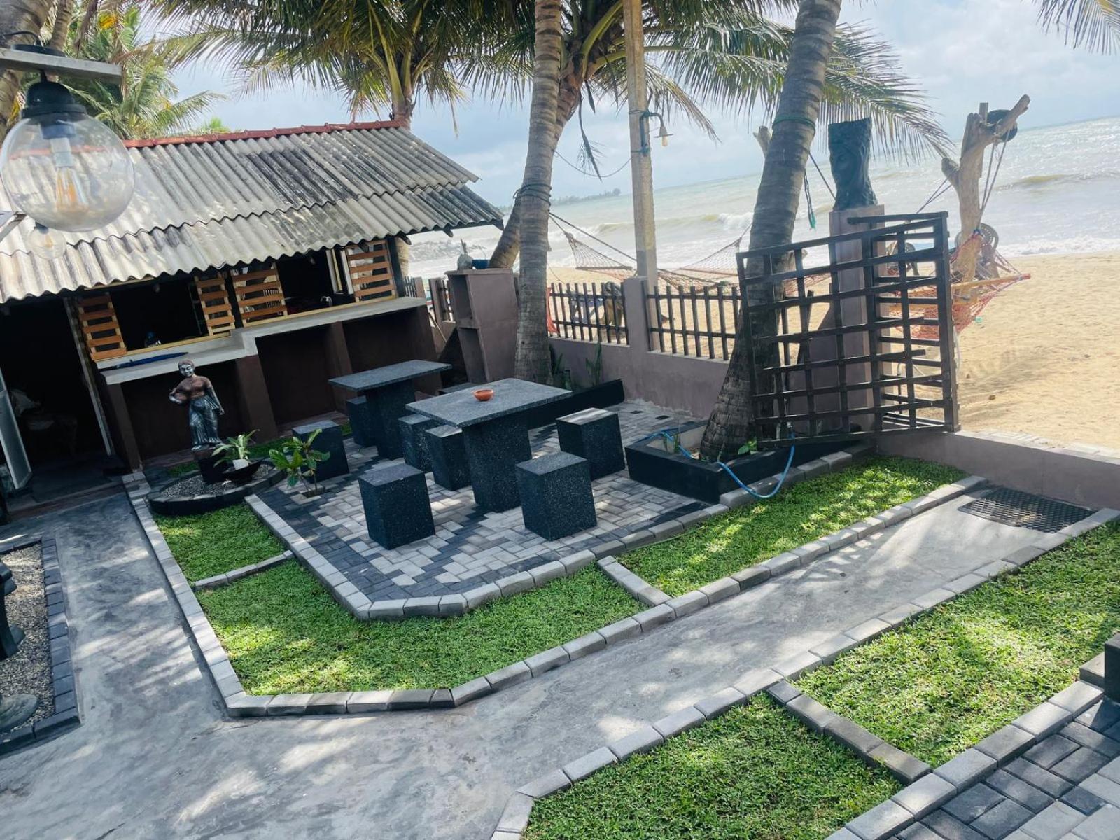 Winston Sea Front Villa Negombo Exterior photo